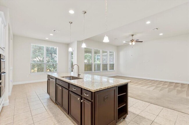 Building Photo - 10112 Lavon Bend