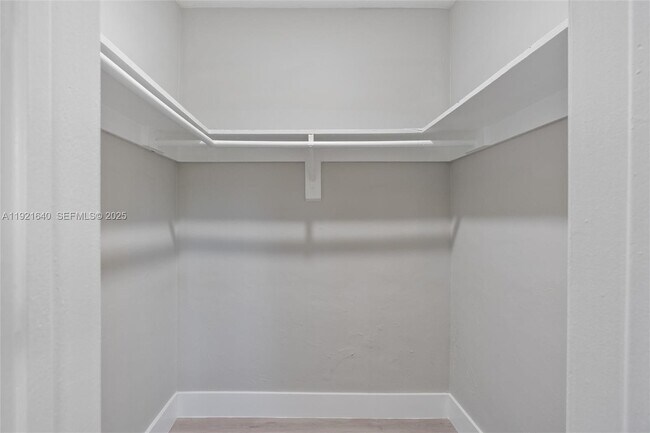 Building Photo - 1400 NE 5th Terrace