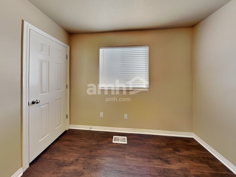 Building Photo - 1251 S 820 W