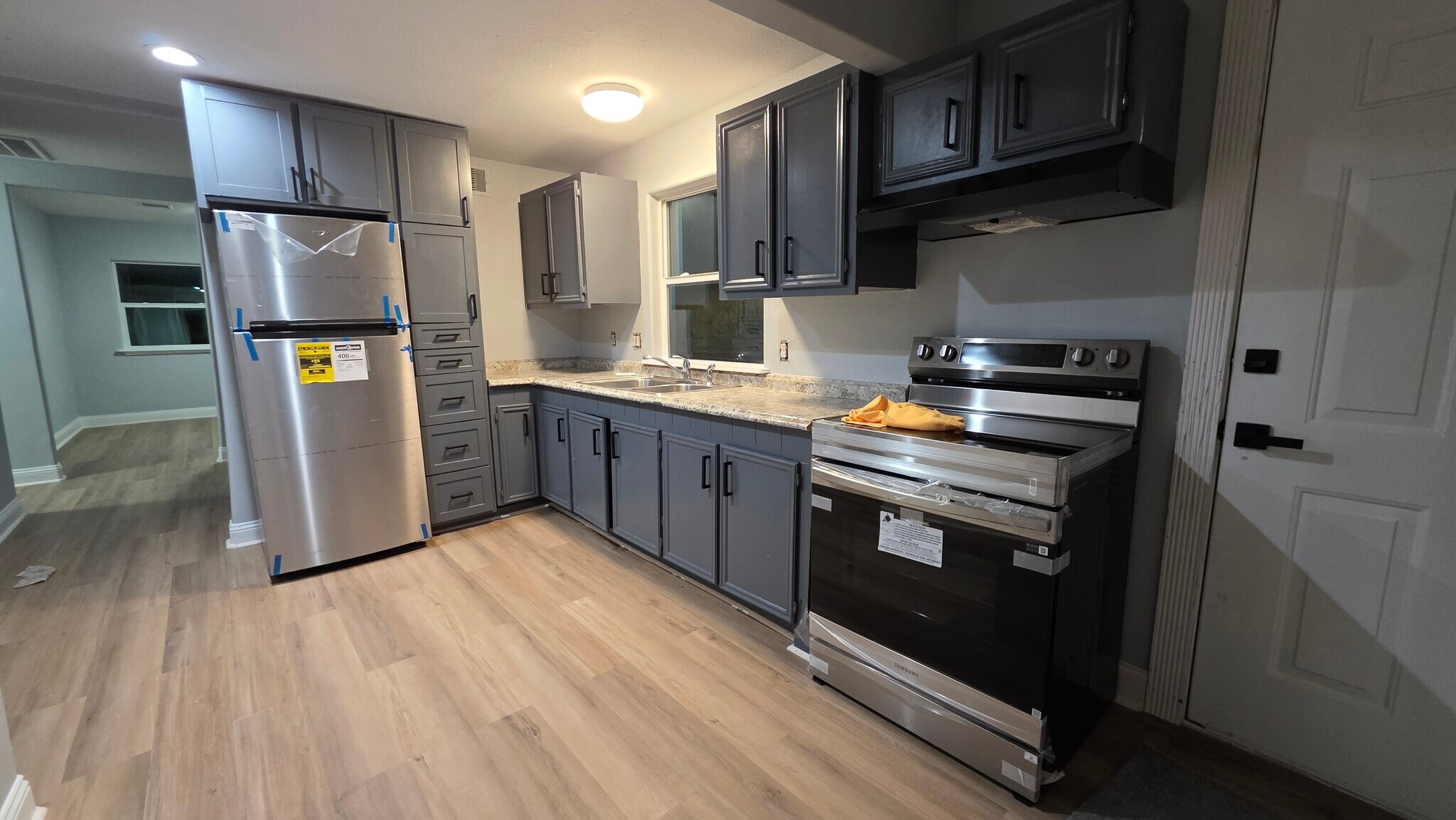 Building Photo - 9426 Sandra St