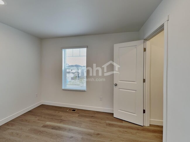 Building Photo - 4823 85th Dr NE