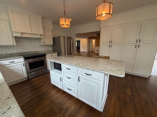 Building Photo - 115 Adams Ave