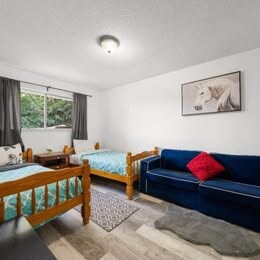 Building Photo - 5365 Elsinore Way