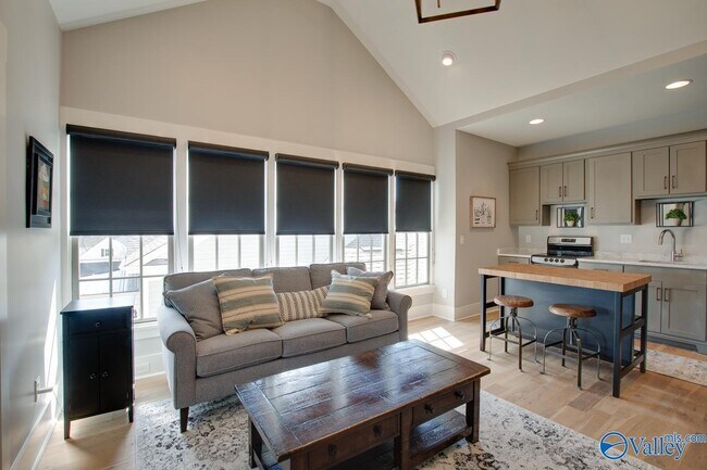 Building Photo - 32 Hillcrest Ave NW