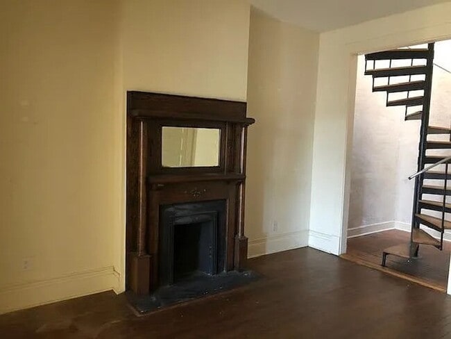 Building Photo - Two Story Apartment on Broad Street