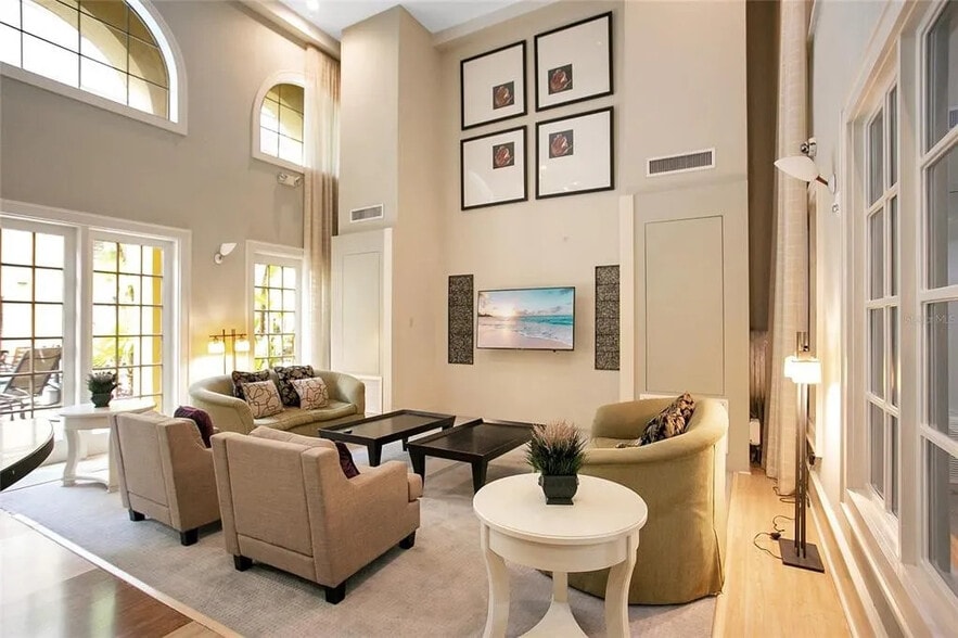 Building Common Room - 860 N Orange Ave