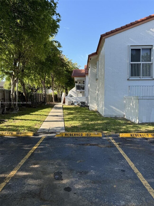 Building Photo - 7611 SW 153rd Ct