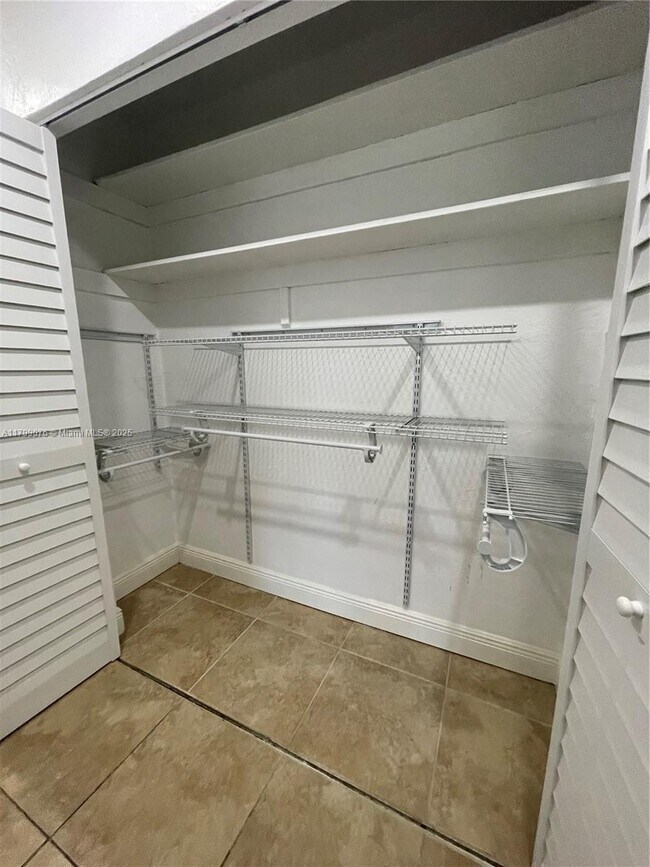 Building Photo - 8607 SW 68th Ct