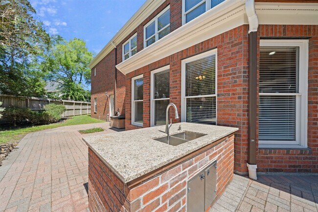 Building Photo - 13714 Gainesway Dr