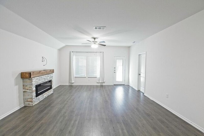 Building Photo - 1111 Emerald Gate Dr