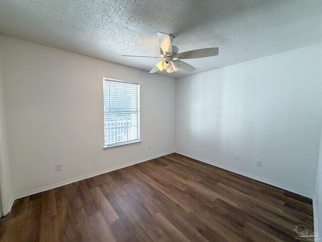 Building Photo - 1500 E Johnson Ave