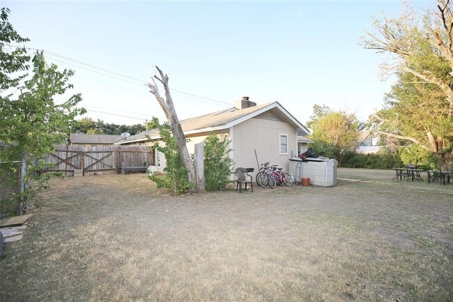 Building Photo - 204 Deerfield Park Dr