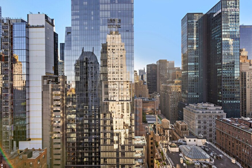 Building Photo - 160 Central Park S