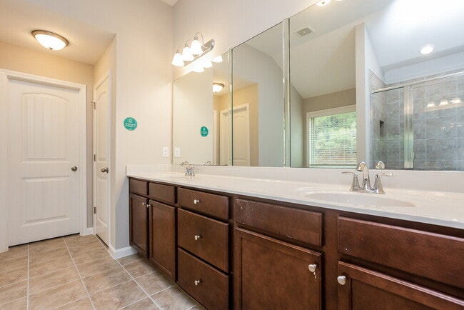 Building Photo - 387 Lenore Ct