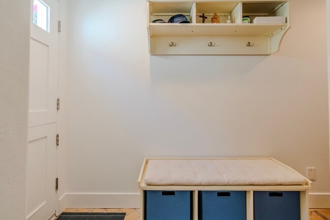 Building Photo - 300 19th St