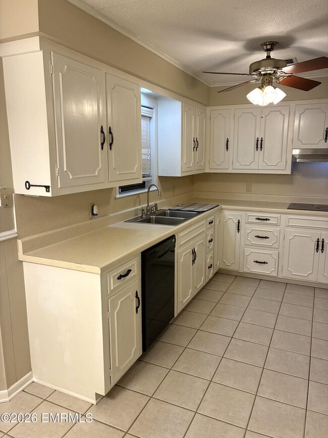 Building Photo - 8410 Cedar Ridge Cir