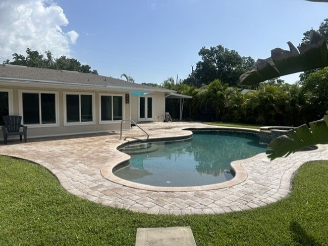Building Photo - Beautiful 2/2 with dock and boat access