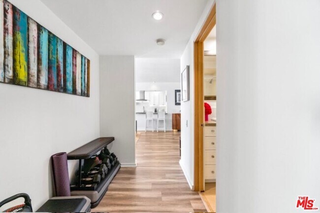 Building Photo - 1015 Kings Rd