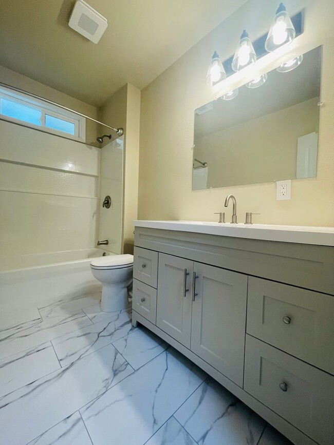 Building Photo - Peaceful 3-bedroom, 2-bathroom single story home nestled amongst the Orange Groves of Fillmore