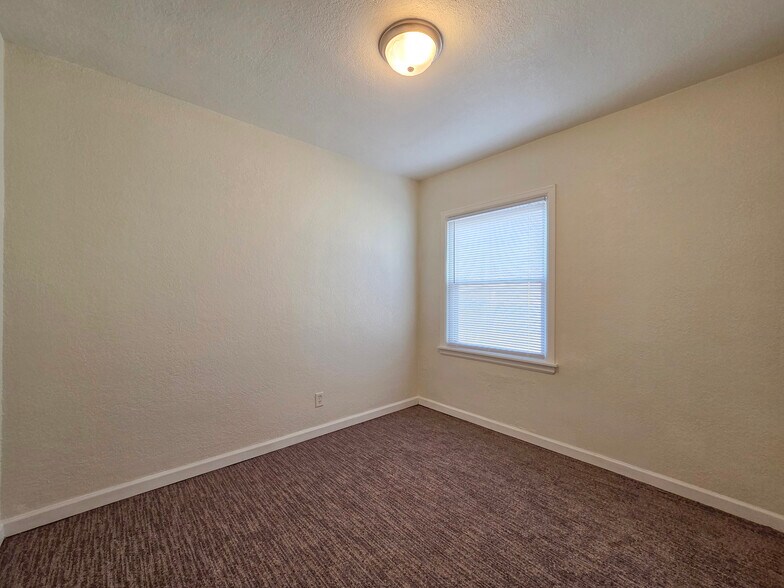 Building Photo - 3804 Johnson Ave