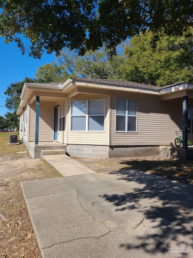 Building Photo - 405 N F St