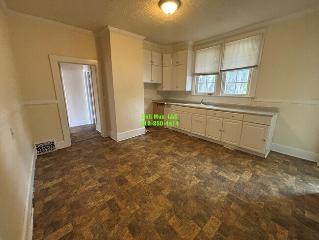 Building Photo - 213 Taylor Ave