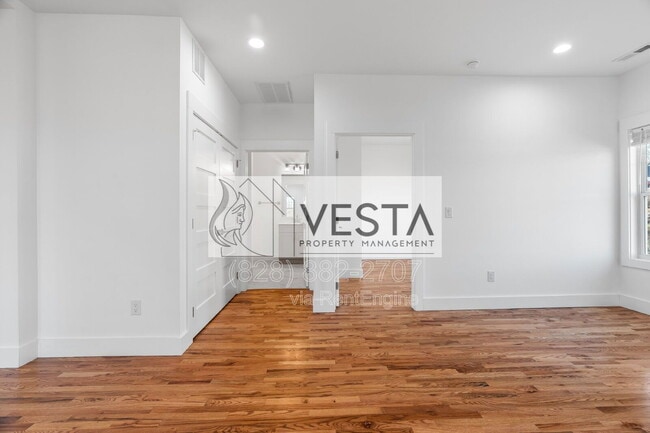 Building Photo - 510 Deaverview Rd