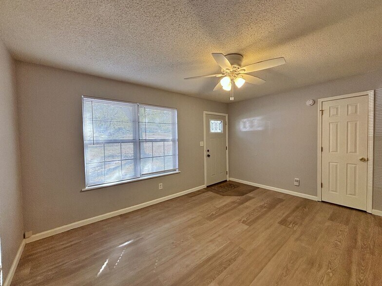 Building Photo - 2641 Maverick Ln