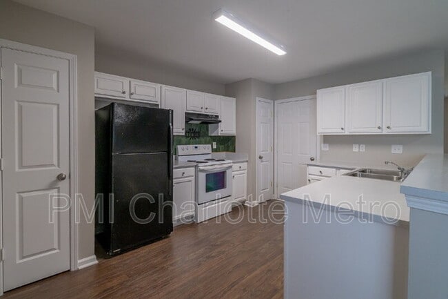 Building Photo - 1525 Crandon Dr