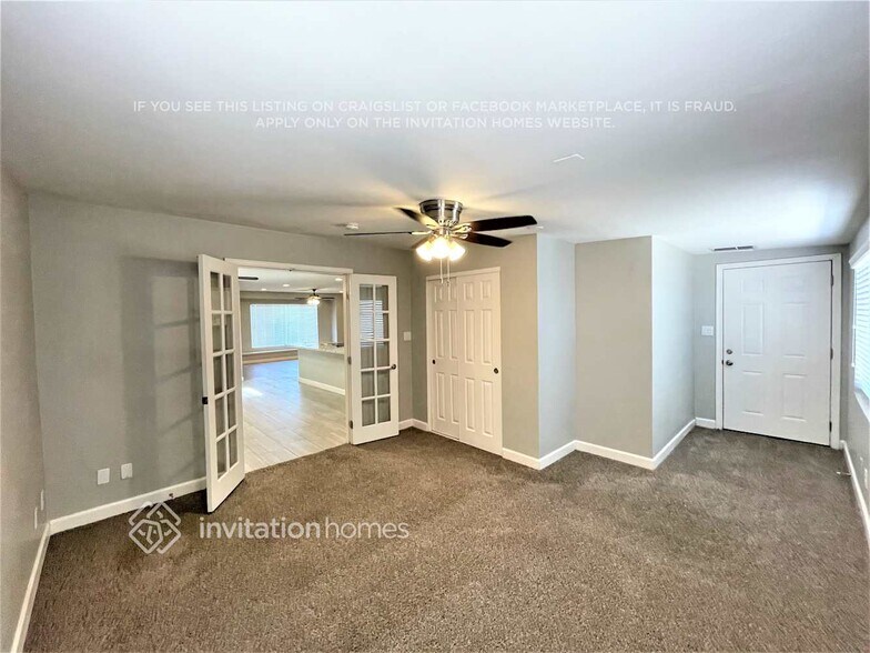 Building Photo - 8708 E Palm Ln