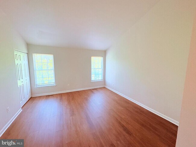 Building Photo - 45474 Oak Trail Square