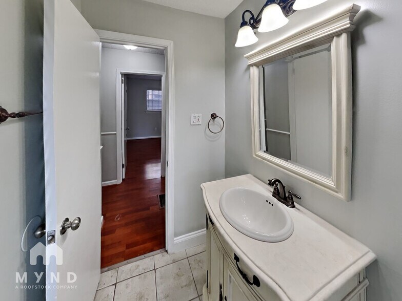 Building Photo - 1172 Westridge Cir