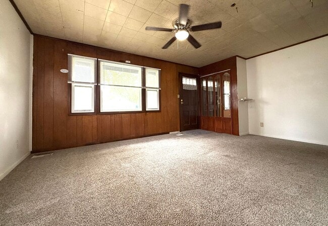 Building Photo - Cozy Main-Floor Living with Garage & Yard