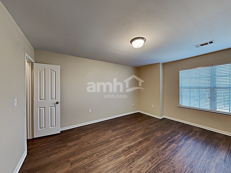 Building Photo - 2848 Tall Oaks Dr