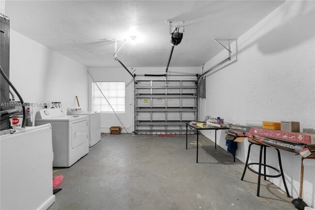 Building Photo - 6114 SW 127th Pl