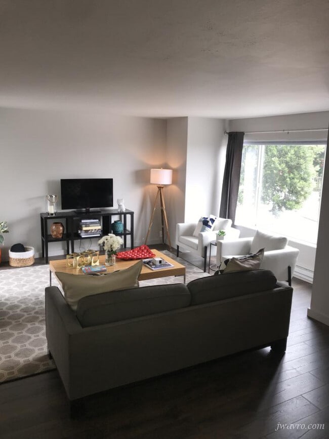 Building Photo - 89 Roosevelt Way