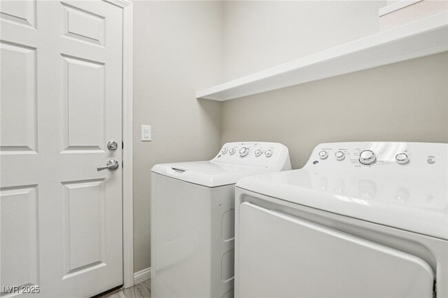 Building Photo - 5947 Rockway Glen Ave