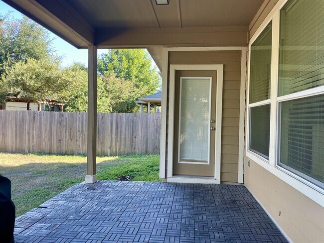 Building Photo - 8725 White Ibis Dr