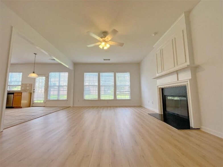 Building Photo - 8205 Norwich Pl