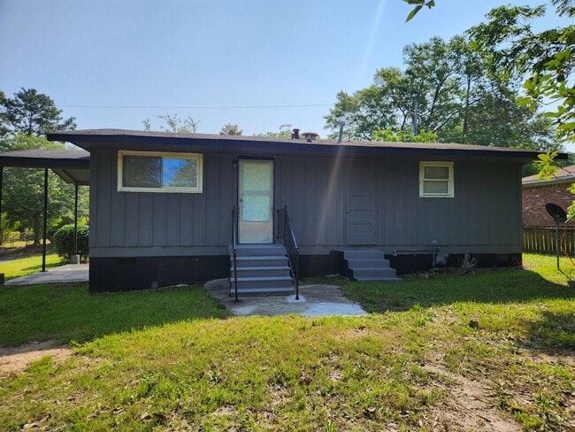Building Photo - Cute 3 Bedoom Home