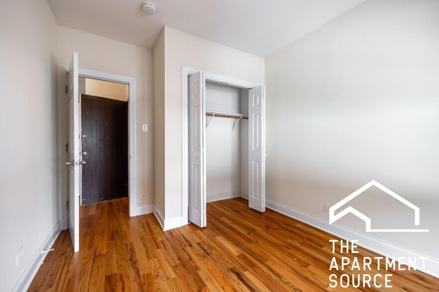 Building Photo - 957 W Cornelia Ave