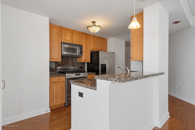 Building Photo - 420 E Waterside Dr