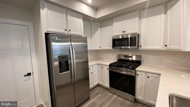 Building Photo - 2550 VERONA Pl
