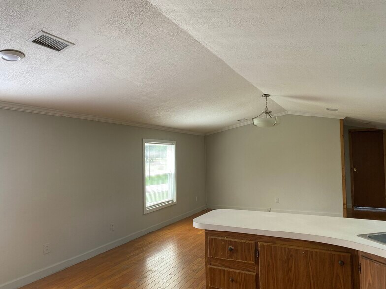 Building Photo - 17020 Meridian Blvd