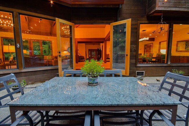 Building Photo - 7079 Lucas Valley Rd