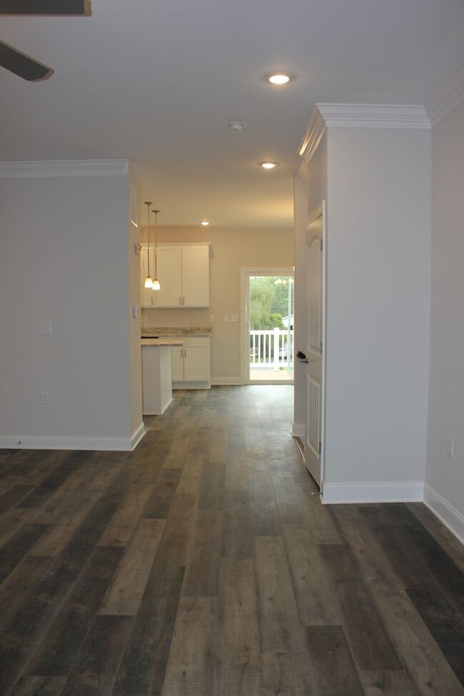 Building Photo - Townhouse for Rent in Crescent Ridge