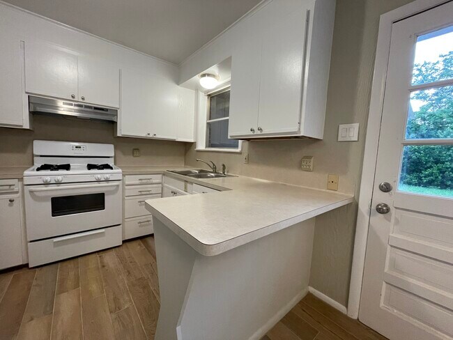 Building Photo - 1208 Tulane Ave