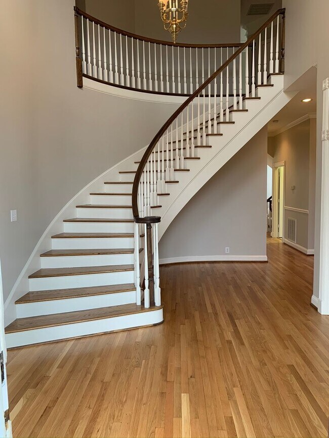 Building Photo - 5000 Square Feet on 7 Acres in Heart of Franklin