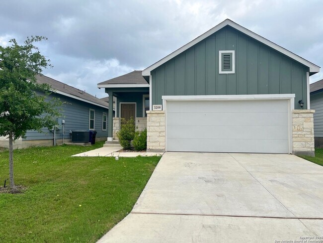 Primary Photo - 3/2 Single Story Conveniently Located to B...