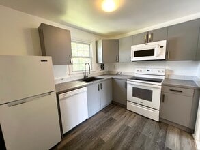 Building Photo - 9 Grandview Dr